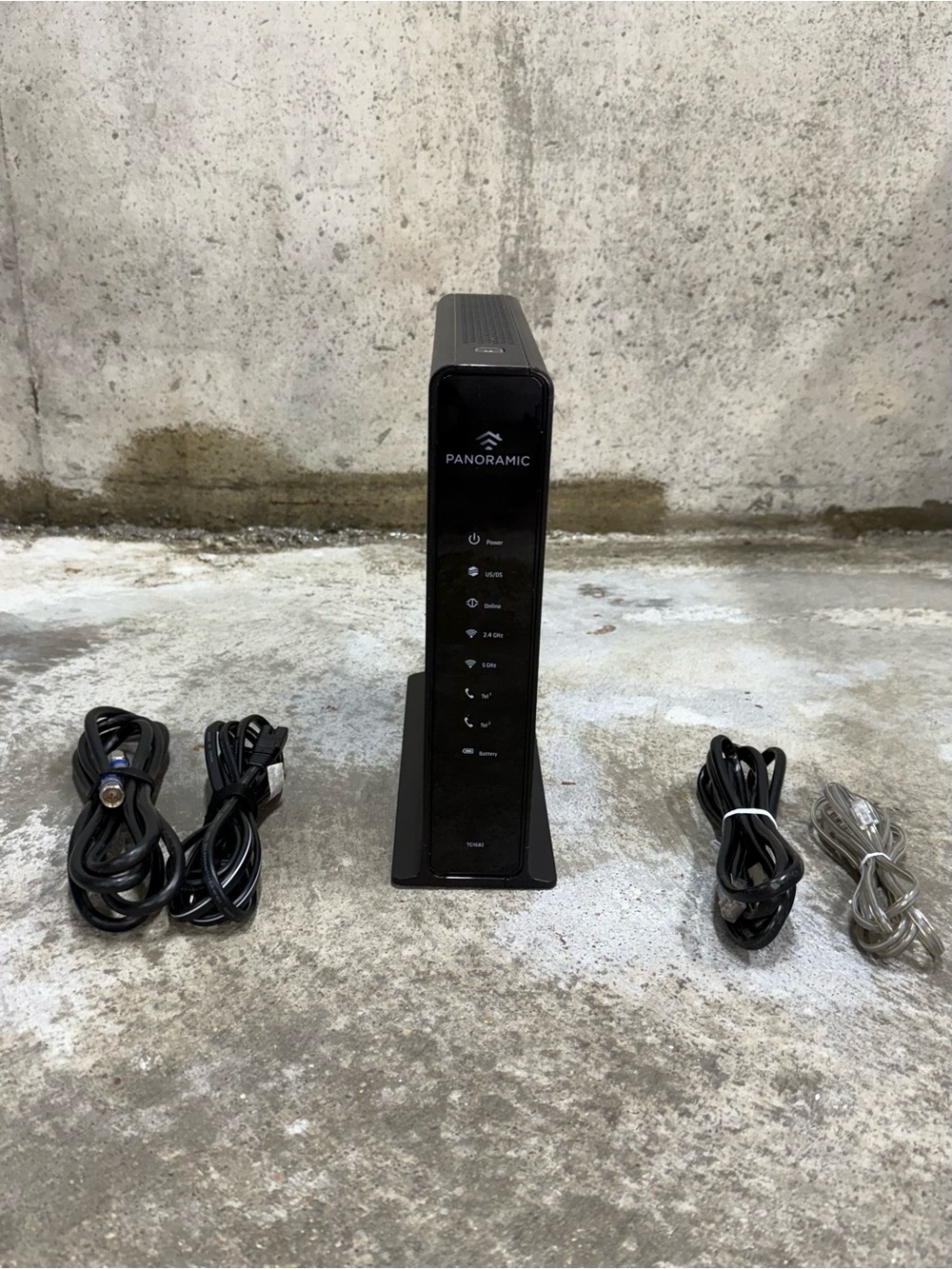 Arris Panoramic TG1682G Dual Band WiFi Router Cable Modem 2.4GHz 5GHz - Picture 2 of 9